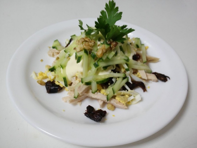 Салат с курицей «Очарование»