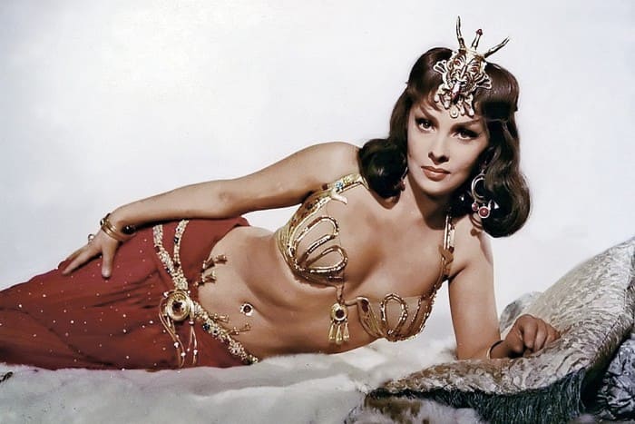 Джина Лоллобриджида в фильме *Соломон и Шеба*, 1959 | Фото: kp.ru Джина Лоллобриджида в фильме *Соломон и Шеба*, 1959 | Фото: kp.ru
