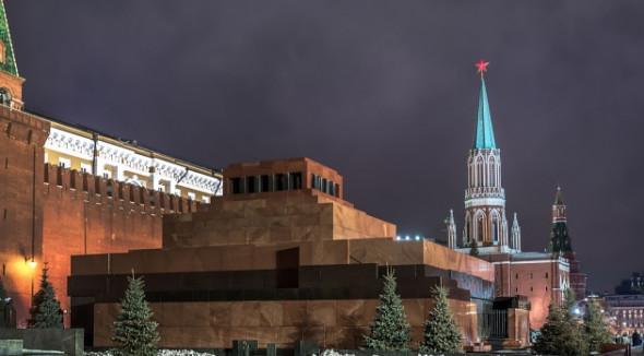 Ленин давно и прочно похоронен в Мавзолее. Зачем же копают под него? - Мнение Ленин давно и прочно похоронен в Мавзолее. Зачем же копают под него? - Мнение