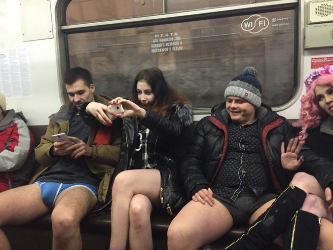 Акцию «В метро без штанов» запретили в Москве Акцию «В метро без штанов» запретили в Москве