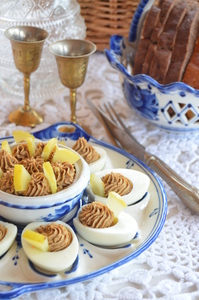 Фото к рецепту: Яичный паштет из куриной печени с сидром Фото к рецепту: Яичный паштет из куриной печени с сидром