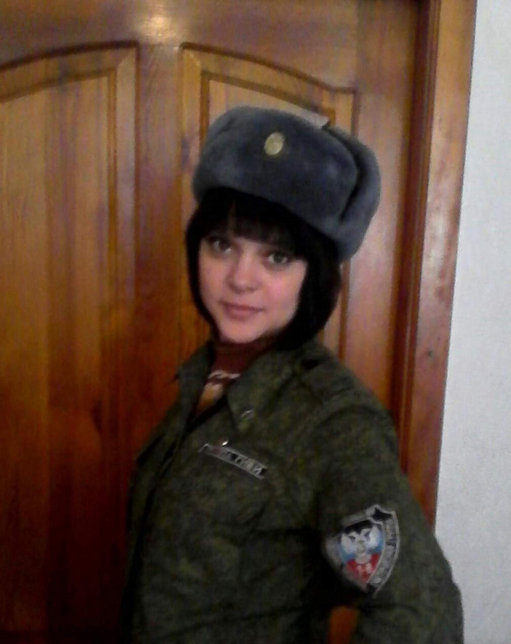 Младшая сестра Михаила Толстых ("Гиви"): Ни одного сантиметра нашей земли мы не отдадим Младшая сестра Михаила Толстых ("Гиви"): Ни одного сантиметра нашей земли мы не отдадим