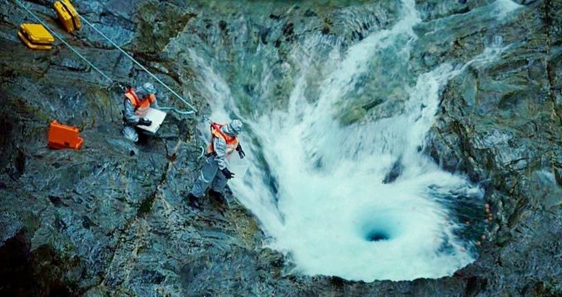 Тайна «Чайника дьявола»: куда исчезает вода в самом странном водопаде планеты