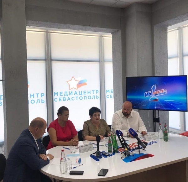 Севастопольцы поставили врио губернатора Михаилу Развожаеву твёрдую четвёрку