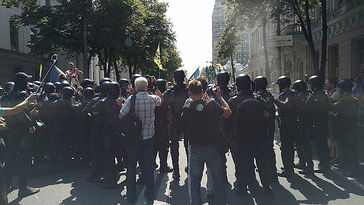 Срочно! Под Верховной Радой начались беспорядки Срочно! Под Верховной Радой начались беспорядки