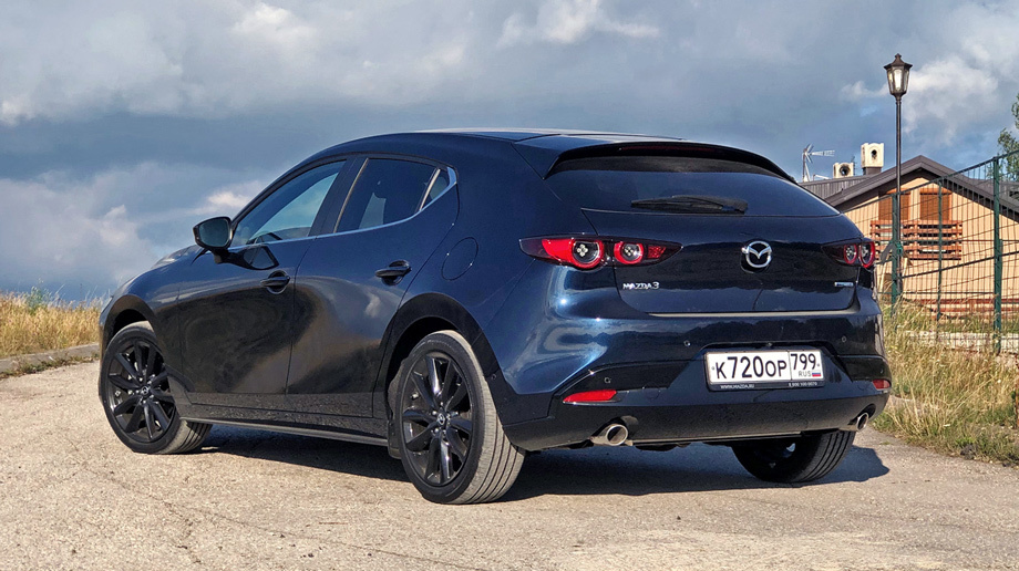 Подпрыгиваем на неровностях за рулём хэтчбека Mazda 3 Подпрыгиваем на неровностях за рулём хэтчбека Mazda 3
