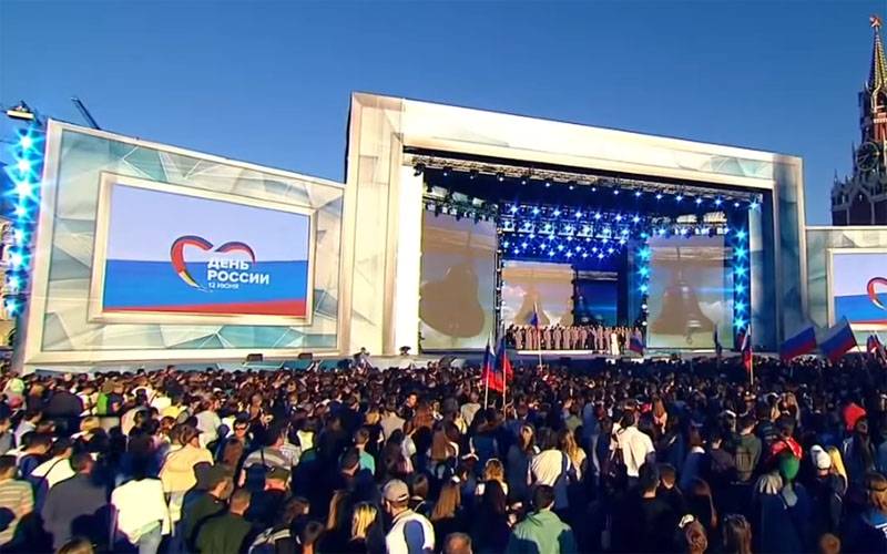 "Прижился" ли День России как полноценный праздник?