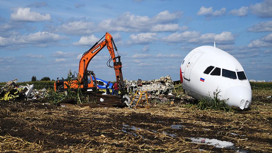 Самолет A321 уберут с подмосковного поля в течение дня