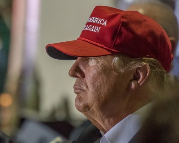 Послушная марионетка Трамп соблюдает субординацию