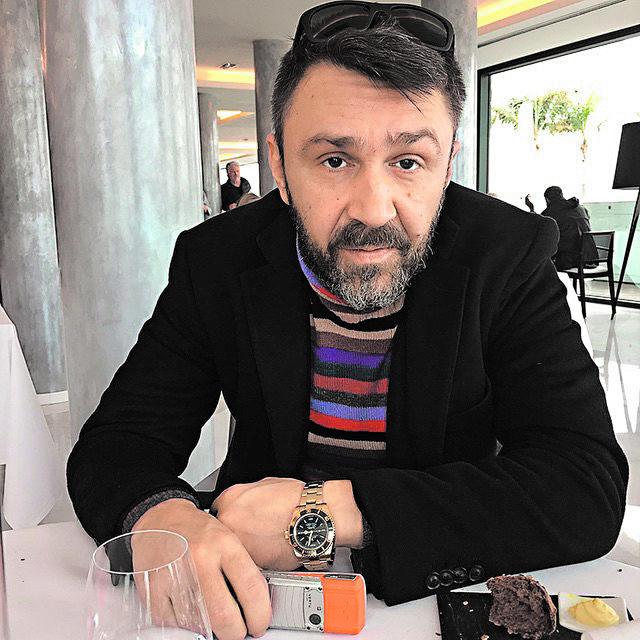 15 звёзд, которые были абсолютно другими до их знаменитости 15 звёзд, которые были абсолютно другими до их знаменитости
