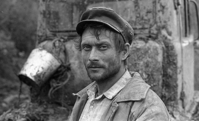 Портретный снимок случайного прохожего. СССР, Новокузнецк, 1980-е годы. Портретный снимок случайного прохожего. СССР, Новокузнецк, 1980-е годы.