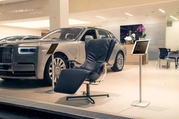 Rolls-Royce представил кресло Elysium-R стоимостью 52 000 долларов Rolls-Royce представил кресло Elysium-R стоимостью 52 000 долларов