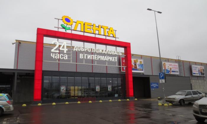 В Питере догорает супермаркет