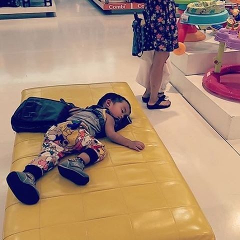 Мужчины в магазине