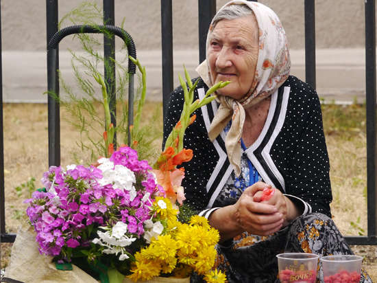 Картинки по запросу бабушка продающая цветы