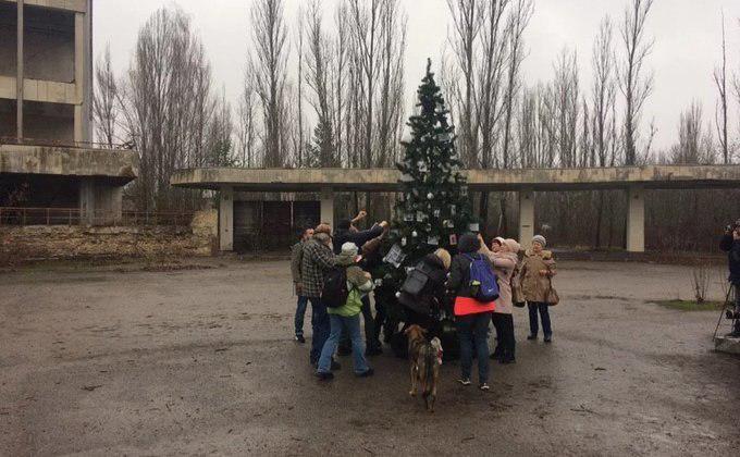 Фото: В Припяти впервые после Чернобыльской аварии поставили новогоднюю ёлку