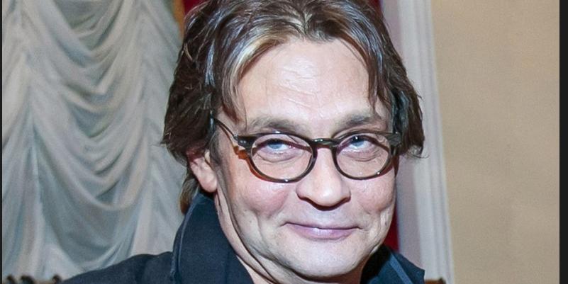 "Нет желания выходить к вам на сцену": Домогаров завил о неуважении к зрителям после их критики Ефремова