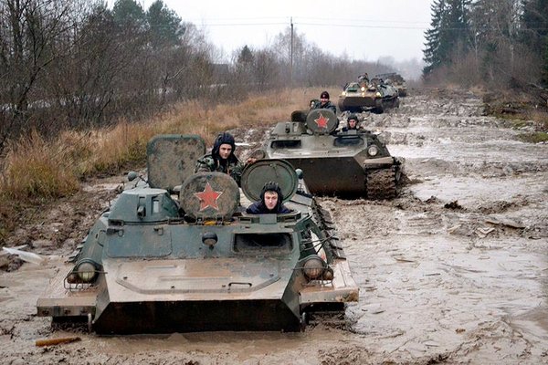Как советские ракетчики утопили МТ-ЛБ и замяли кабину польскому тягачу Как советские ракетчики утопили МТ-ЛБ и замяли кабину польскому тягачу