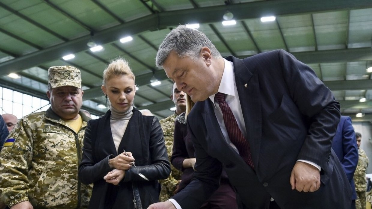 Порошенко пообещал «отрубать руки» тем, кто ворует у армии Порошенко пообещал «отрубать руки» тем, кто ворует у армии