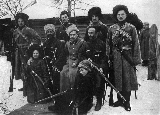Зачем на голове папаха?