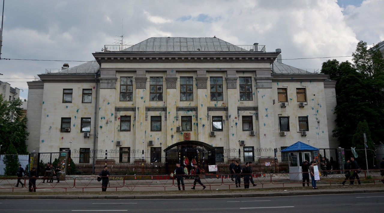 четверо украинцев заочно арестованы за нападения на российские дипмиссии»