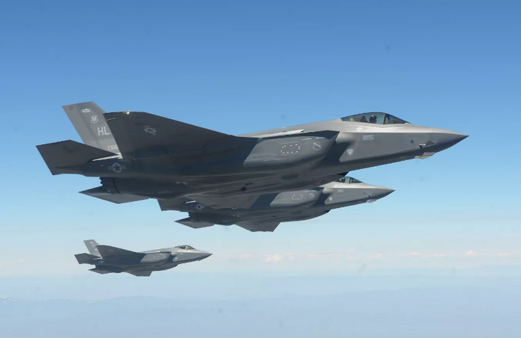 F-35 назвали "айфоном" по сравнению с Су-57