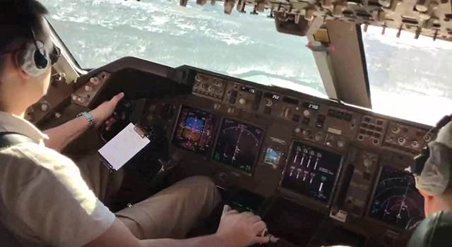 Полиция сняла пьяного пилота с рейса Тюмень — Сургут