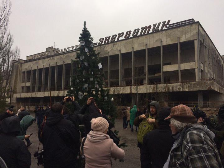 Фото: В Припяти впервые после Чернобыльской аварии поставили новогоднюю ёлку