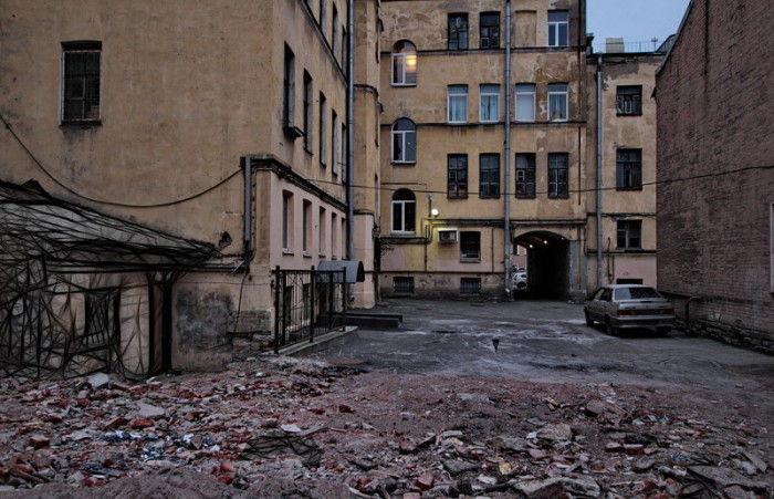 Уютная атмосфера культурной столицы России. Легендарные питерские дворы-колодцы, которые дарят городу особое очарование