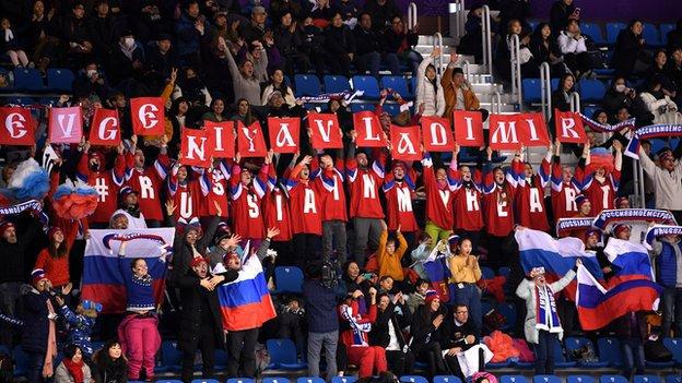 Российские болельщики жестоко унижают МОК на Олимпиаде 2018 Американский журналист: МОК хотел унизить Россию, но русские болельщики унижают МОК