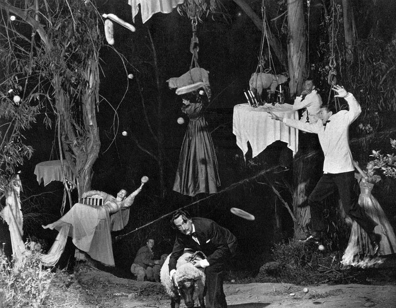 Сальвадор Дали, сюрреалист во время работы, 1950-е. история, люди, события