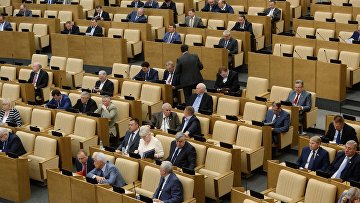 Депутаты на пленарном заседании Государственной Думы РФ.  Архивное фото Депутаты на пленарном заседании Государственной Думы РФ.  Архивное фото