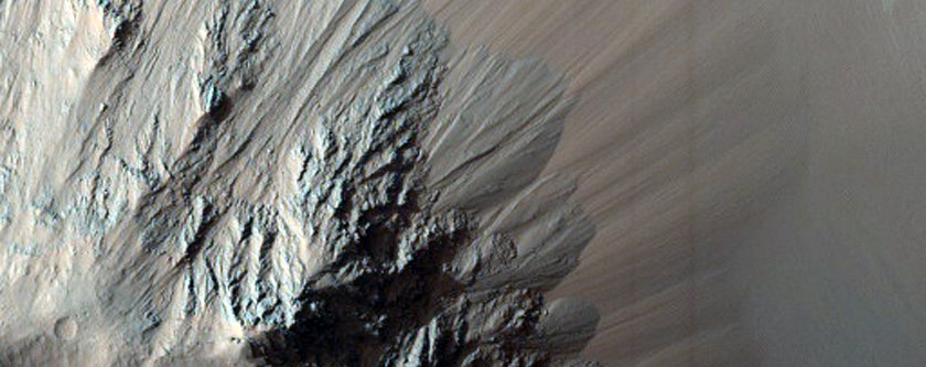 NASA опубликовало новые захватывающие снимки Марса, и вот — лучшие из них