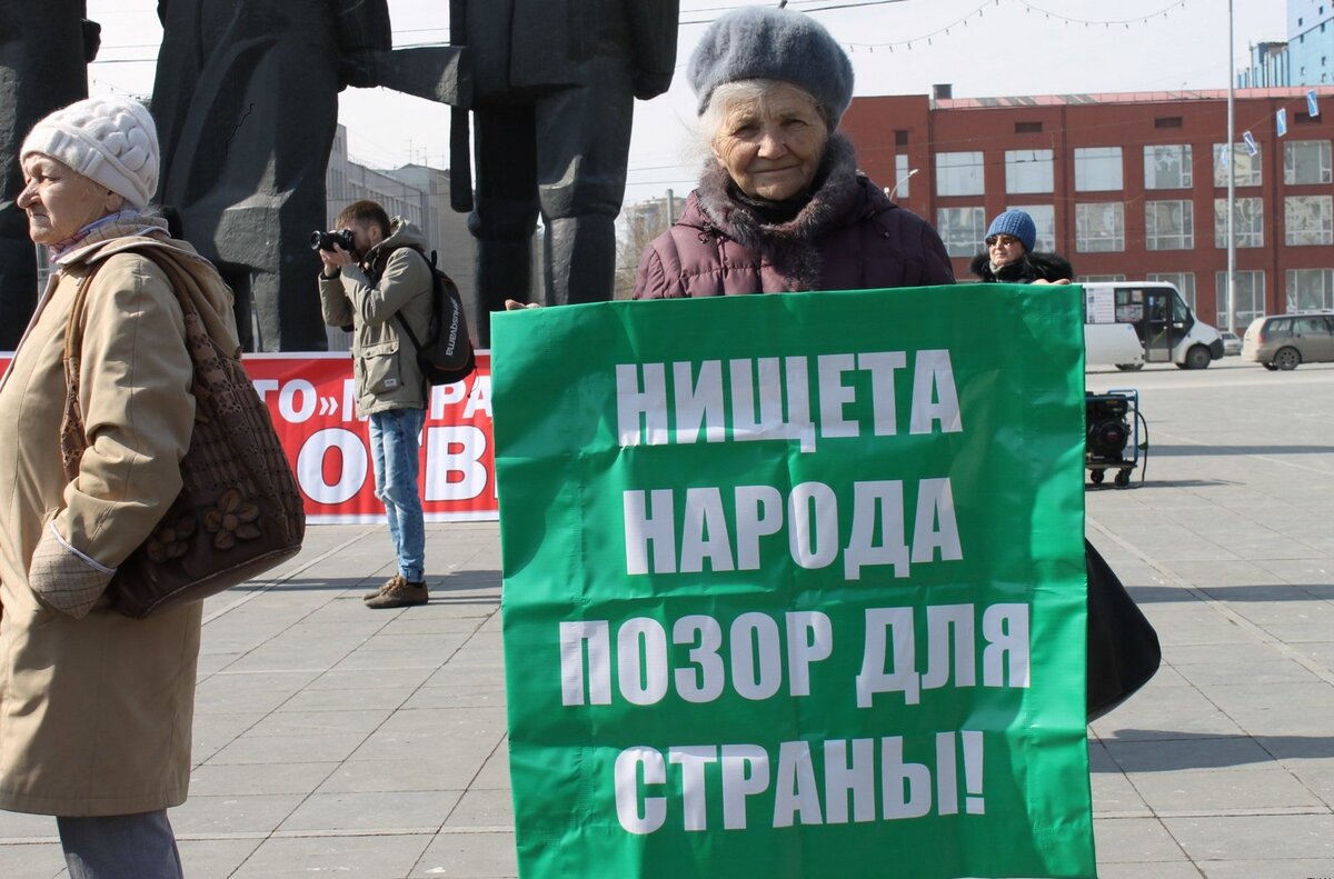 Что, помимо 20 лет нищеты россиян и богатсва дружков "царя", скрывается за брендом "Путин"?