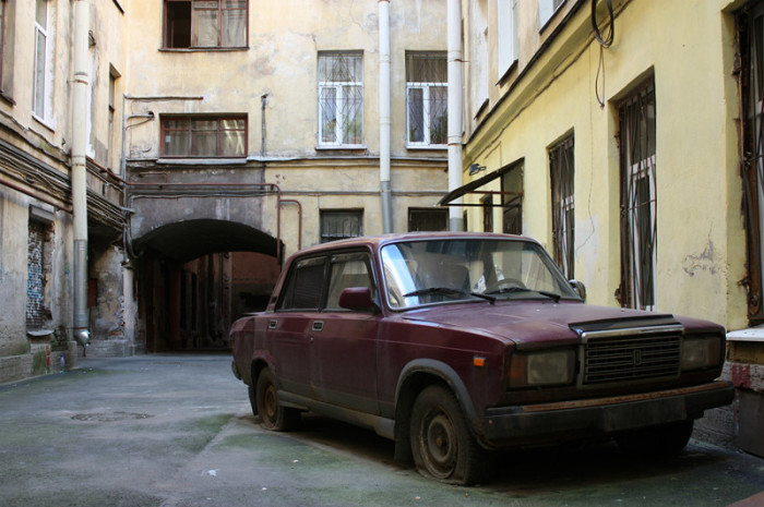 Такое можно увидеть только в питерских дворах. Легендарные питерские дворы-колодцы, которые дарят городу особое очарование
