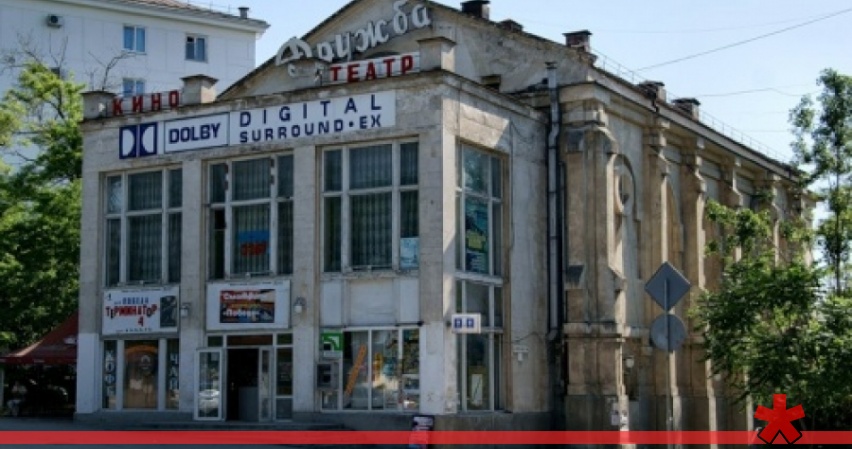 Овсянников пообещал летом отдать католикам здание кинотеатра «Дружба» Овсянников пообещал летом отдать католикам здание кинотеатра «Дружба»