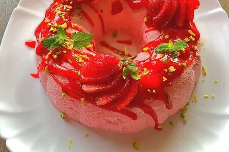 Готовим воздушнаый десерт с клубникой