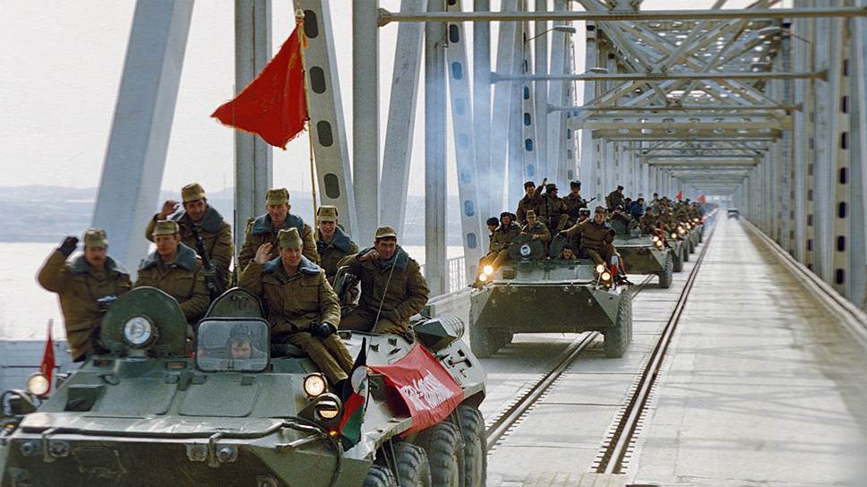 15 февраля 1989 года.  Выход последних колонн советских войск из Афганистана
