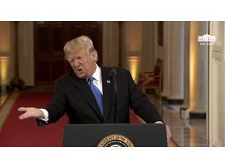 Трамп держит США в заложниках Трамп держит США в заложниках