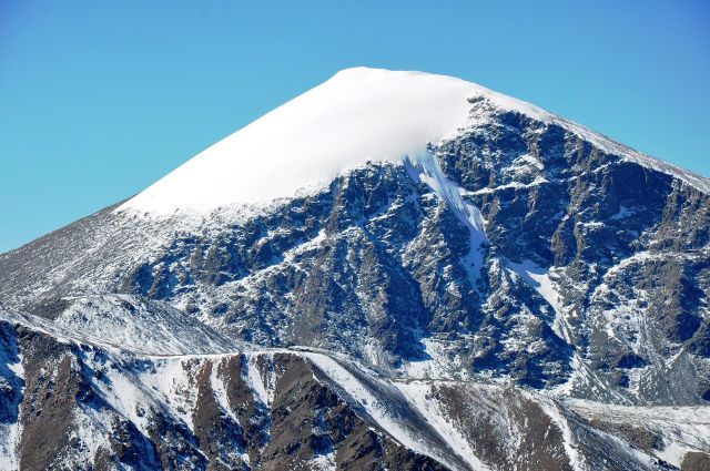 Из-за схода лавины в Монголии погибли 10 альпинистов