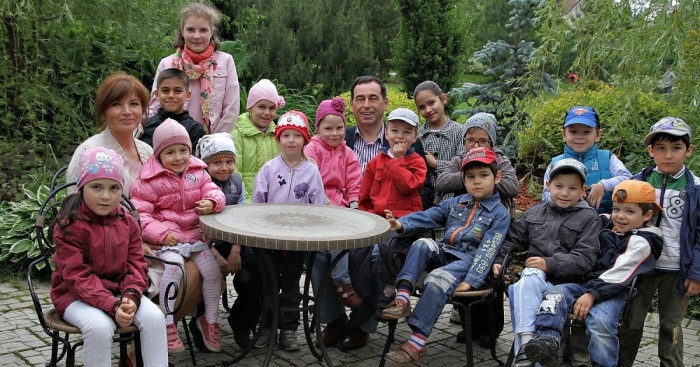 Семья Романа Авдеева. / Фото: www.easy.run Миллиардер и самый многодетный отец России Роман Авдеев: Как воспитать 23 ребёнка