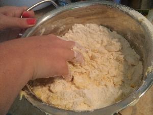 Приготовить тесто крошка