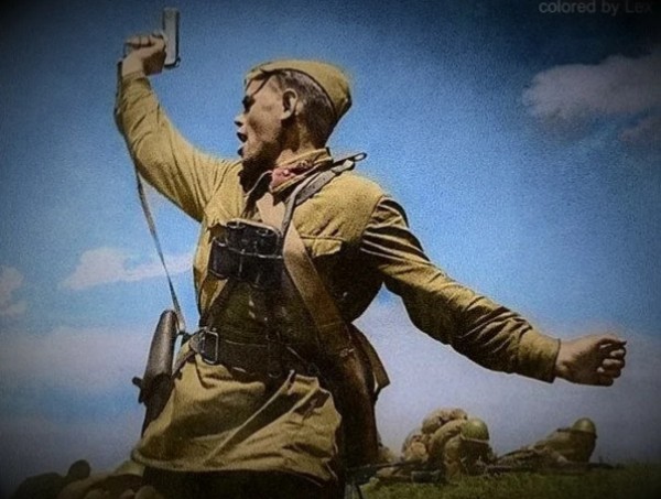 Знаменитое фото политрука Алексея Ерёменко СССР обвинили в победе над нацизмом