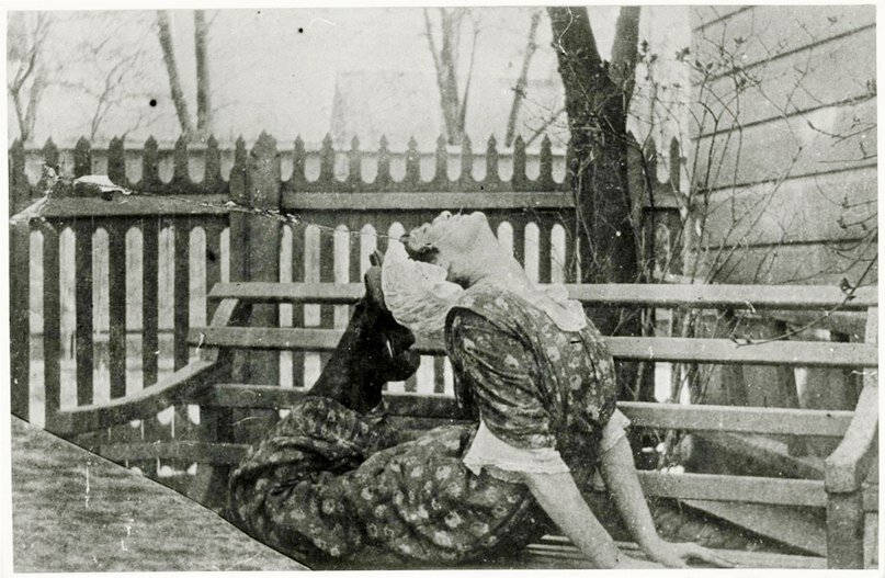 Анна Ахматова, 1916 Почему Анна Ахматова столько времени проводила в постели?
