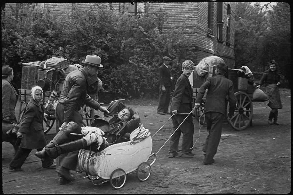 Военный фотограф Валерий Фаминский: 1943-45 гг Военный фотограф Валерий Фаминский: 1943-45 гг
