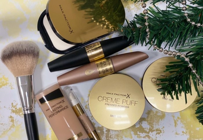 После переезда в США Максимилиан Факторович сократил название бренда до Max Factor / Фото: sun9-44.userapi.com После переезда в США Максимилиан Факторович сократил название бренда до Max Factor / Фото: sun9-44.userapi.com