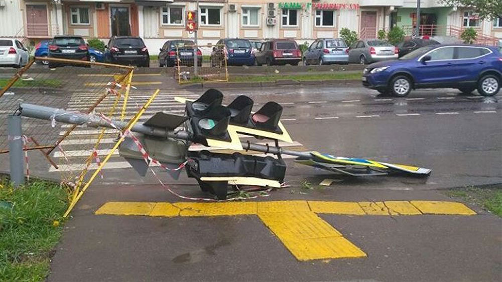 В интернет попали тысячи фотографий жуткого урагана в Москве