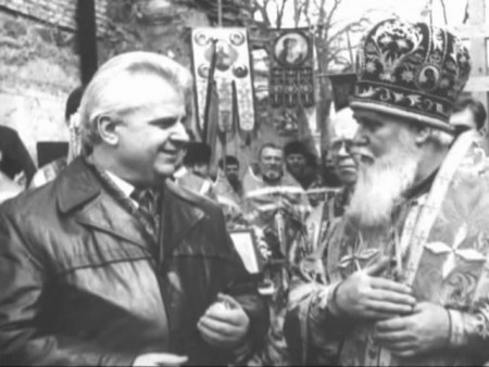 После провозглашения 24 августа 1991 года Верховным Советом УССР независимости Украины, секретарь ЦК КПУ Леонид Кравчук стал первым её президентом. Филарет Денисенко получает указание создать «в независимом государстве — независимую церковь».