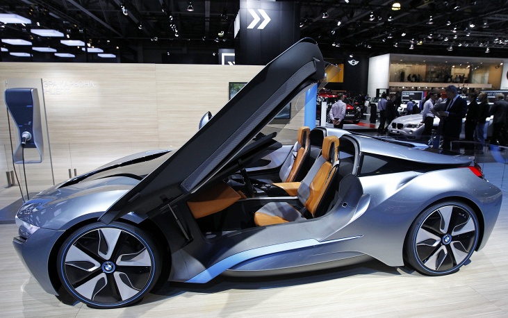 Концепт-кар BMW i8 с гибридным двигателем