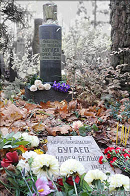 Могила Андрея Белого на Новодевичьем кладбище в Москве